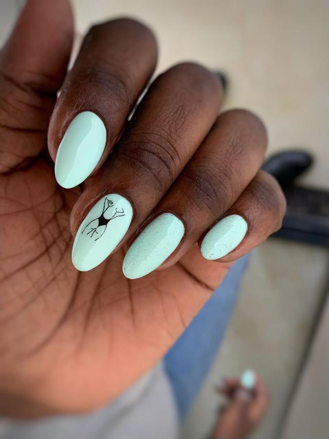Mint almond manicure with line-art accent